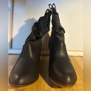 Charles Albert women’s modern western cowboy distressed boots.